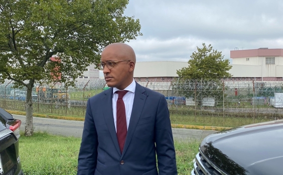 U.S. Attorney Damian Williams outside Rikers Island Correctional Facility